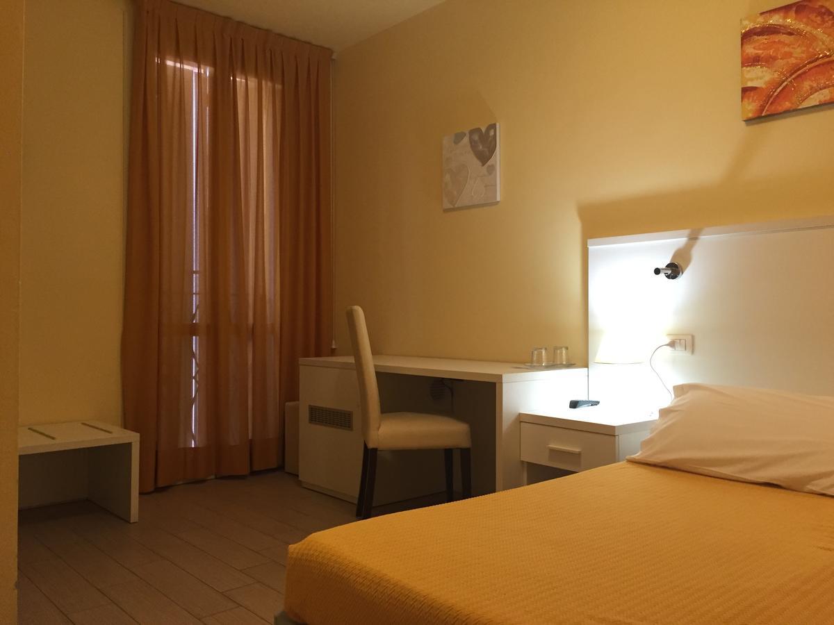 Hotel Soresina Екстериор снимка
